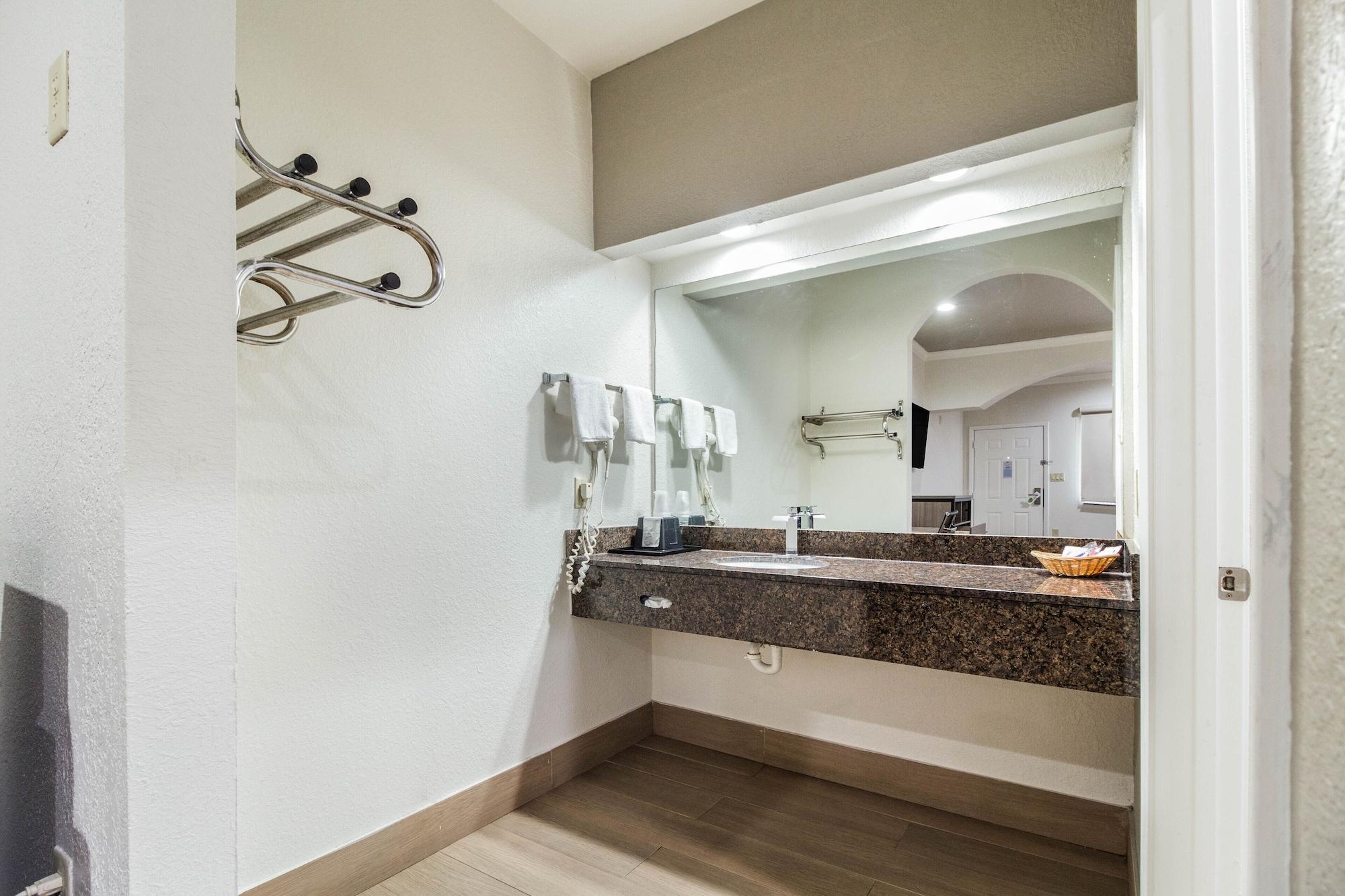 Scottish Inn And Suites Baytown Dış mekan fotoğraf