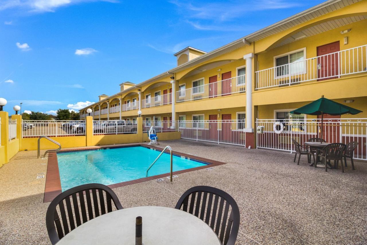 Scottish Inn And Suites Baytown Dış mekan fotoğraf